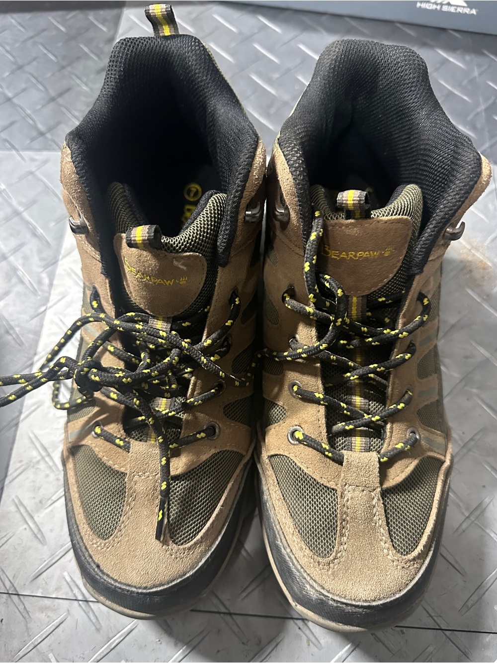 Youth size 7 Hiking boots BearPaw Wildwood Jr. Brown - used once - Picture 2 of 7